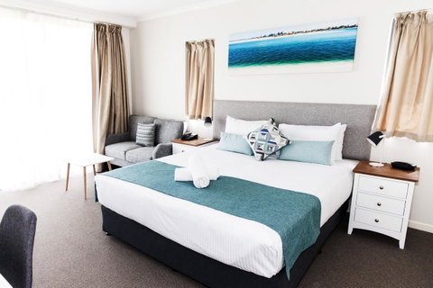 Ocean Views Resort Caloundra - Australian Directory 26