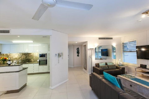 Emerald Noosa - Australian Directory 8