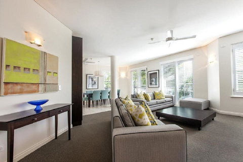 Emerald Noosa - Australian Directory 7