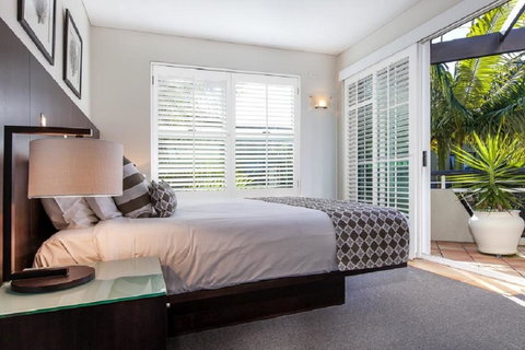 Emerald Noosa - Australian Directory 5