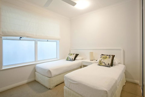 Emerald Noosa - Australian Directory 31