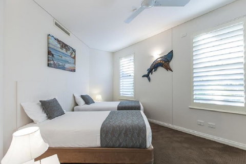 Emerald Noosa - Australian Directory 12