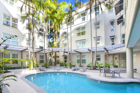 Emerald Noosa - Australian Directory 1