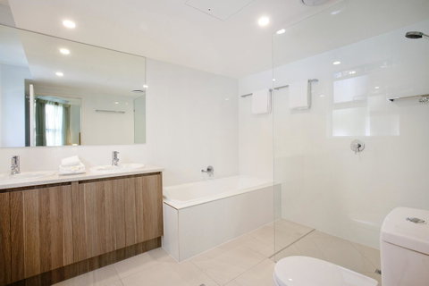 Emerald Noosa - Australian Directory 28