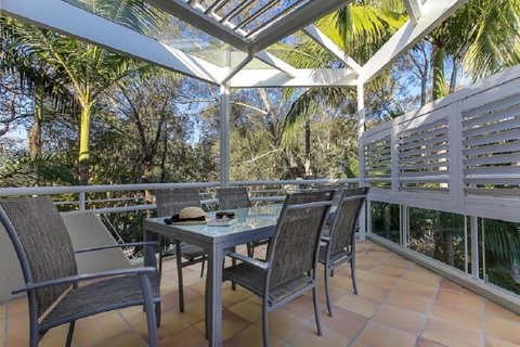 Emerald Noosa - Australian Directory 16