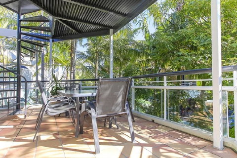 Emerald Noosa - Australian Directory 6