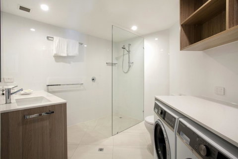 Emerald Noosa - Australian Directory 22