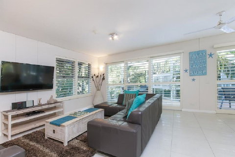 Emerald Noosa - Australian Directory 15