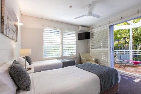 Emerald Noosa - Australian Directory 11
