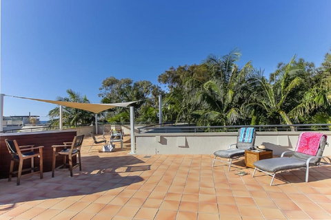 Emerald Noosa - Australian Directory 19