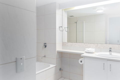 Noosa Hill Resort - Australian Directory 30