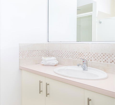 Noosa Hill Resort - Australian Directory 38