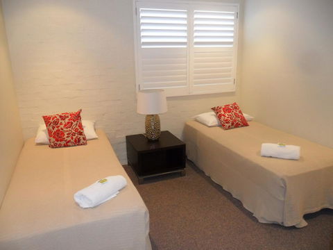 Myuna Holiday Apartments - Australian Directory 36