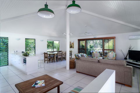 The Retreat Beach Houses - Australian Directory 1