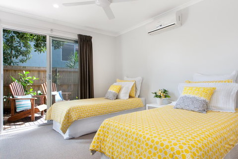 Jolly Roger's Beach House - Australian Directory 10