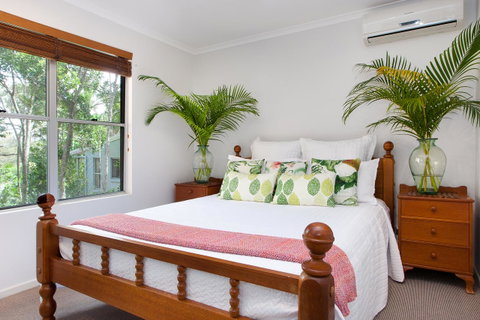 Jolly Roger's Beach House - Australian Directory 9