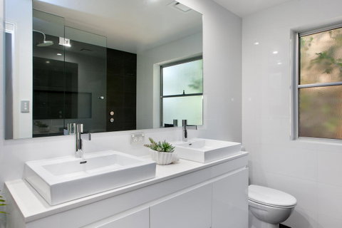 Jolly Roger's Beach House - Australian Directory 12