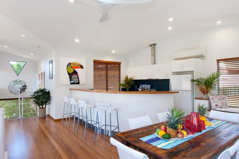 Jolly Roger's Beach House - Australian Directory 4