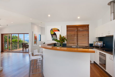 Jolly Roger's Beach House - Australian Directory 5