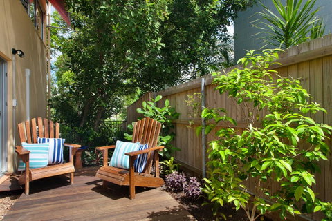 Jolly Roger's Beach House - Australian Directory 11