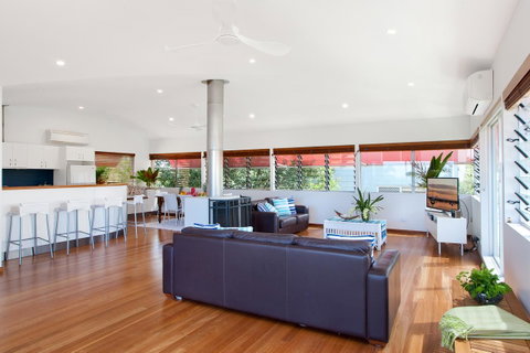Jolly Roger's Beach House - Australian Directory 3