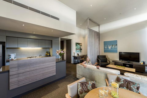 Oaks Redcliffe Mon Komo Suites - Australian Directory 21
