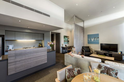 Oaks Redcliffe Mon Komo Suites - Australian Directory 20