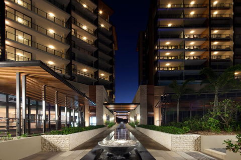Oaks Redcliffe Mon Komo Suites - Australian Directory 1