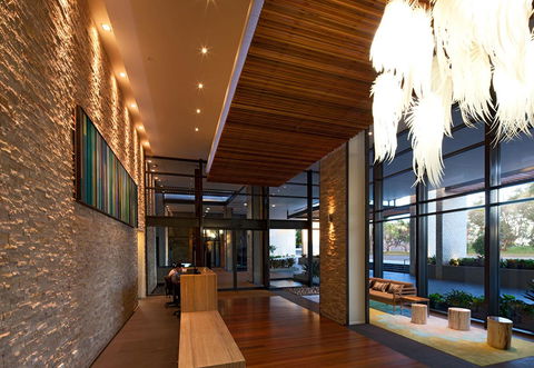 Oaks Redcliffe Mon Komo Suites - Australian Directory 13