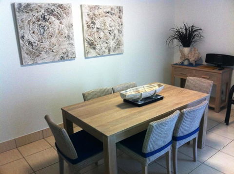 Coolum Caprice - Australian Directory 27