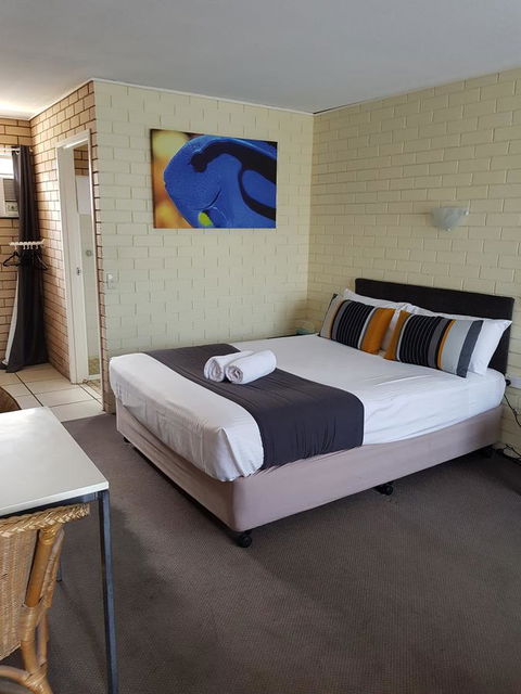 Twin Pines Motel - Australian Directory 21