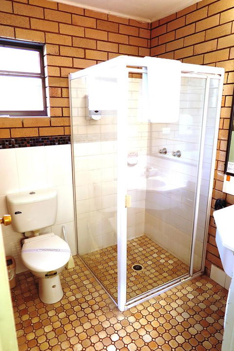 Twin Pines Motel - Australian Directory 26