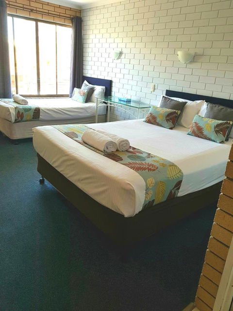 Twin Pines Motel - Australian Directory 4