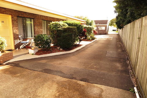 Twin Pines Motel - Australian Directory 27