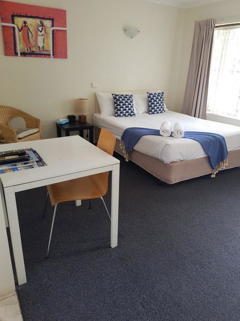 Twin Pines Motel - Australian Directory 16