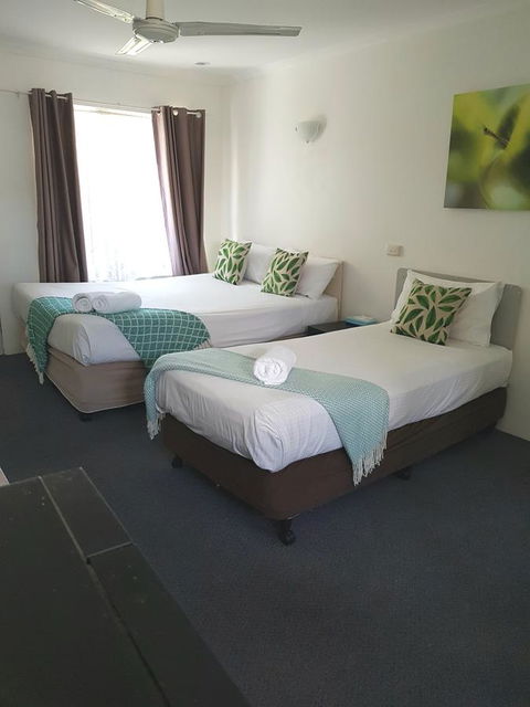 Twin Pines Motel - Australian Directory 10