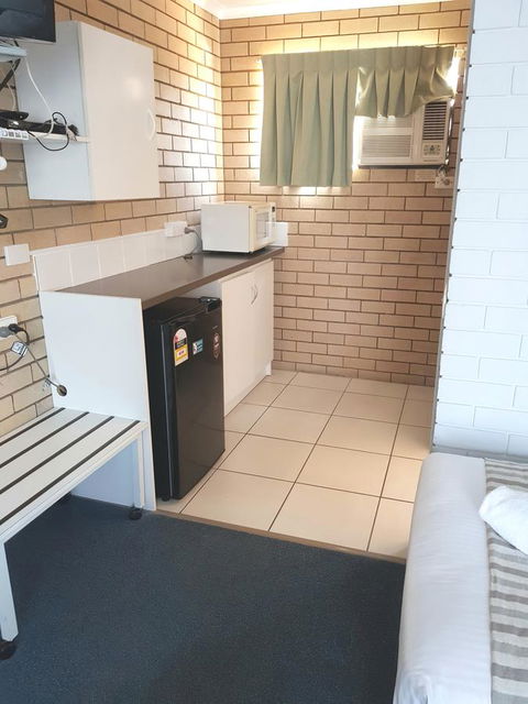 Twin Pines Motel - Australian Directory 12