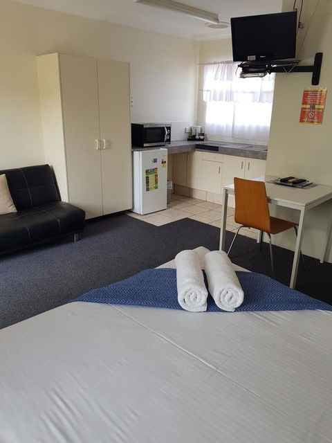 Twin Pines Motel - Australian Directory 15