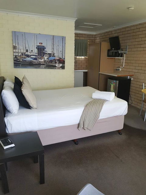 Twin Pines Motel - Australian Directory 19
