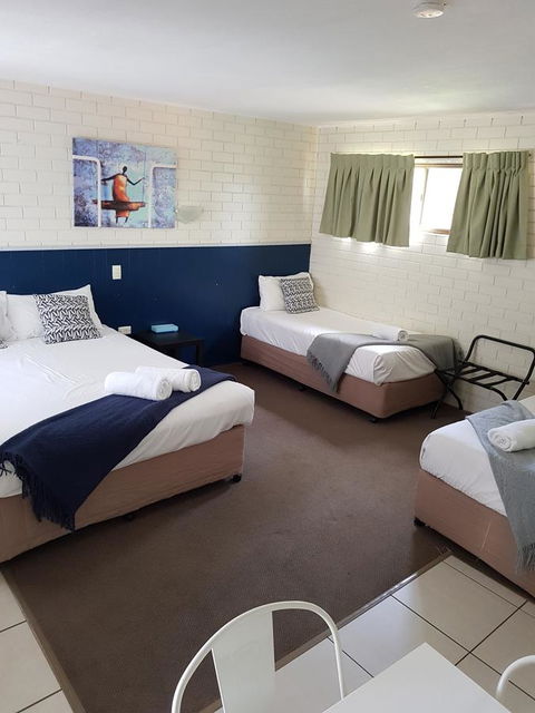 Twin Pines Motel - Australian Directory 9