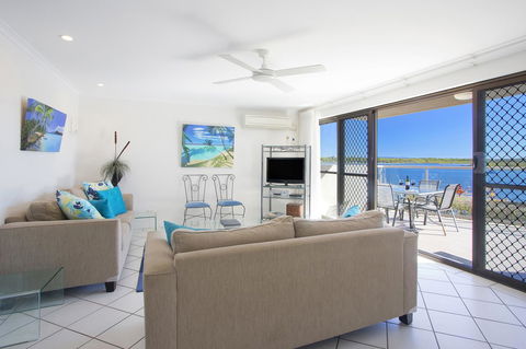 Noosa Shores Resort - Australian Directory 11