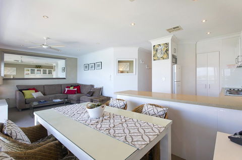 Noosa Shores Resort - Australian Directory 23