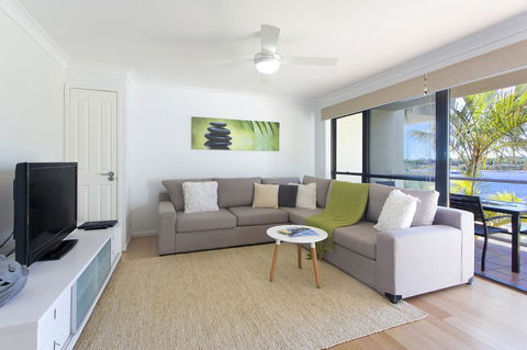 Noosa Shores Resort - Australian Directory 38