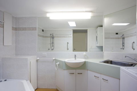 Noosa Shores Resort - Australian Directory 40