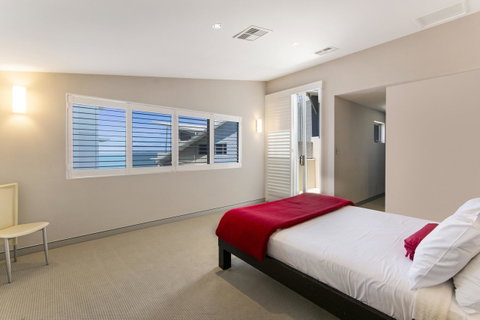Redvue Holiday Apartments - Australian Directory 21