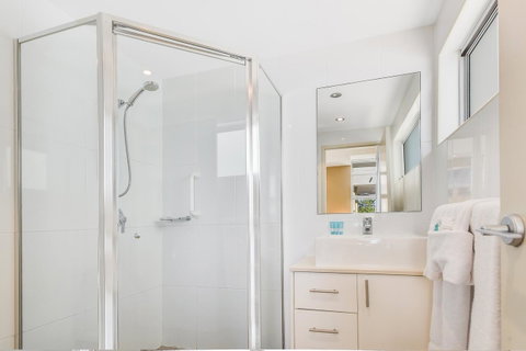 Redvue Holiday Apartments - Australian Directory 7