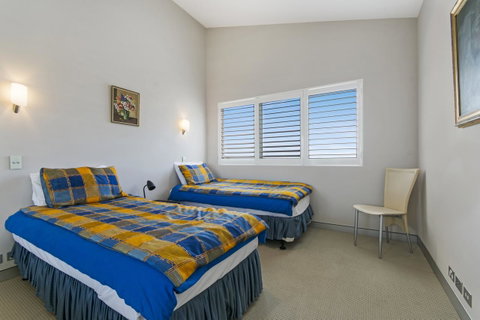 Redvue Holiday Apartments - Australian Directory 22