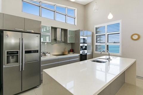Redvue Holiday Apartments - Australian Directory 19
