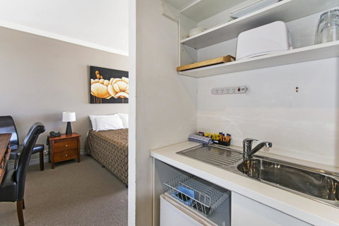Redvue Holiday Apartments - Australian Directory 25