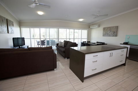 Mariners North Holiday Apartments - Australian Directory 28